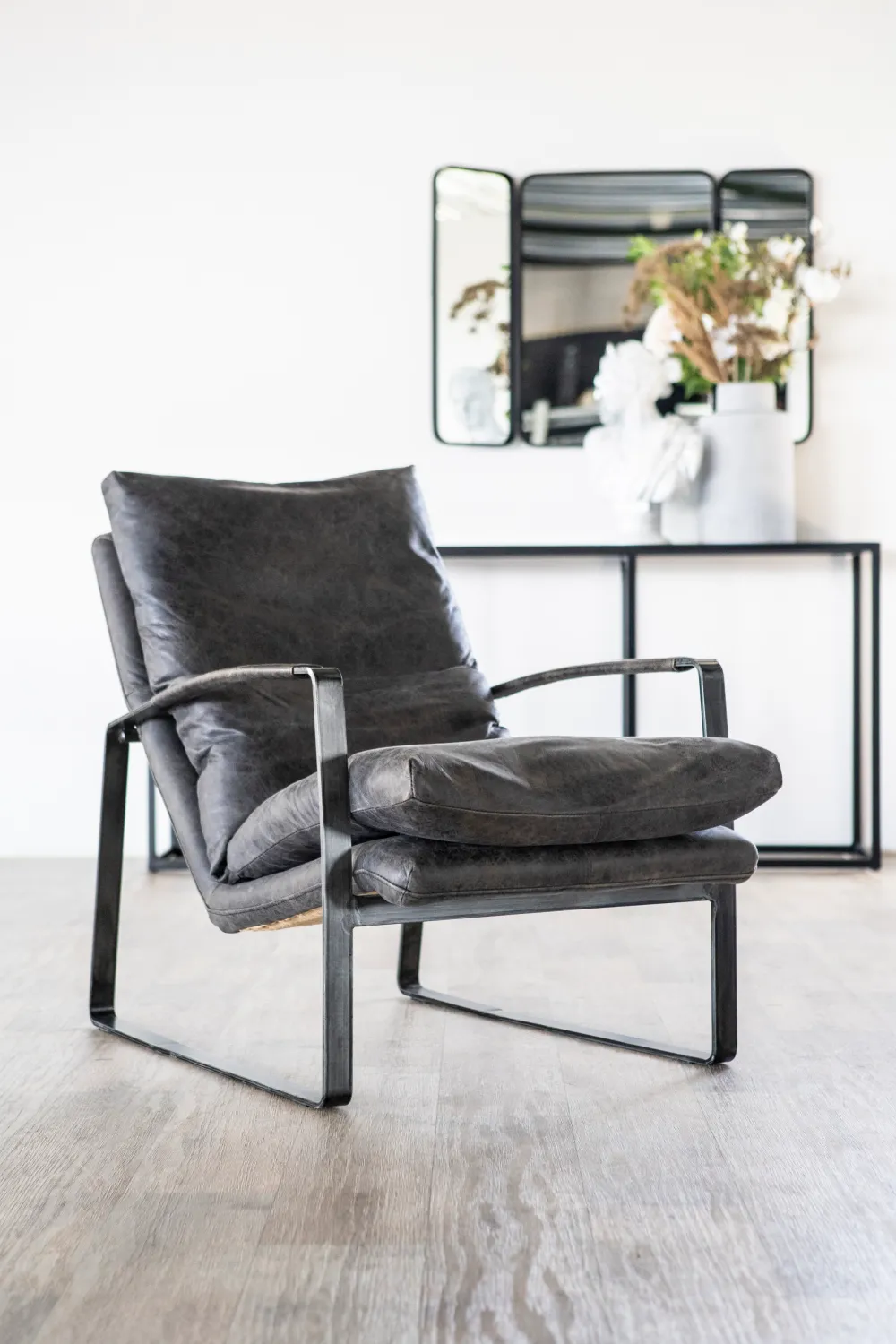 Dark Gray Lounge Chair | Eleonora Lex