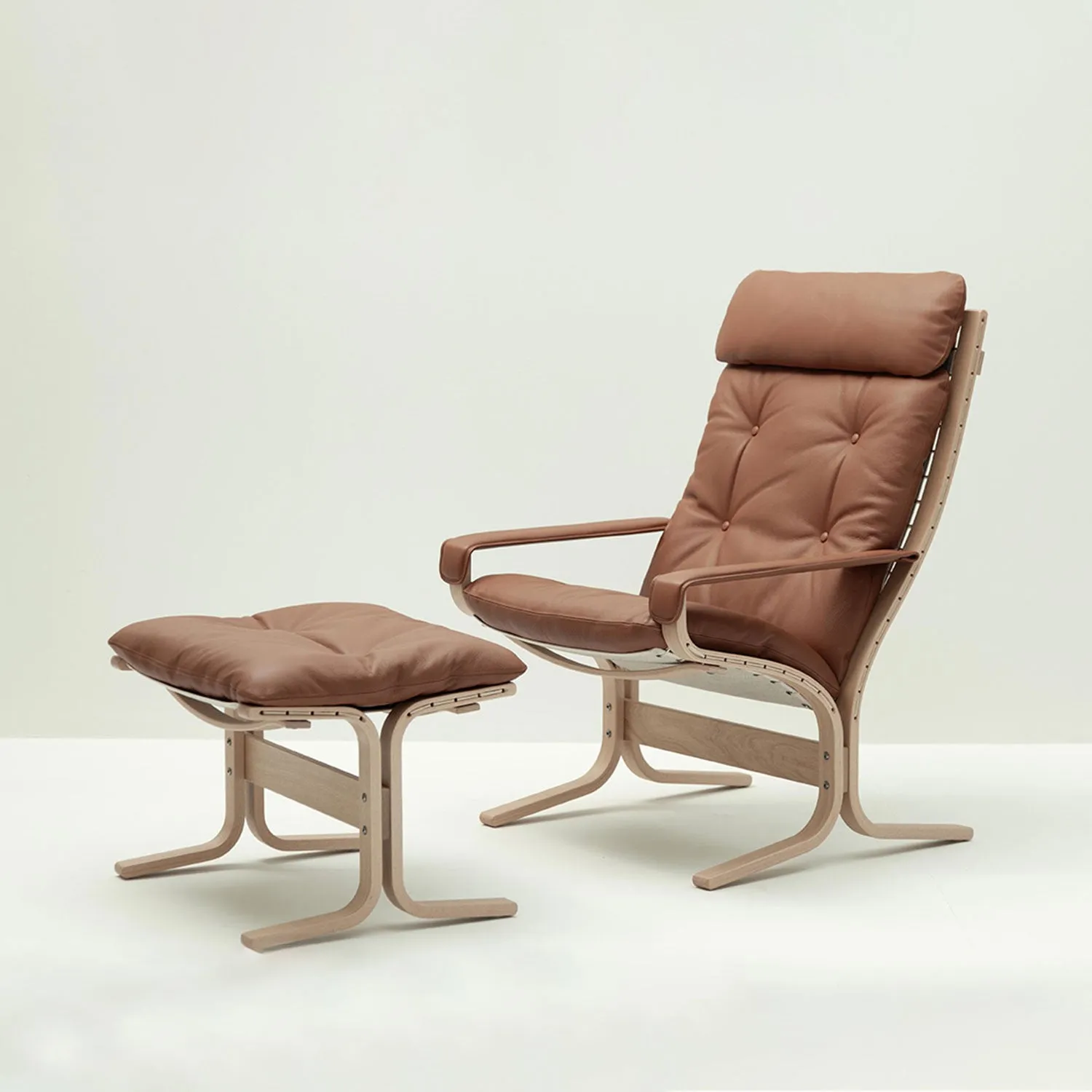 hjelle | siesta classic 301 chair | high back with arms | oak   rustical tan leather