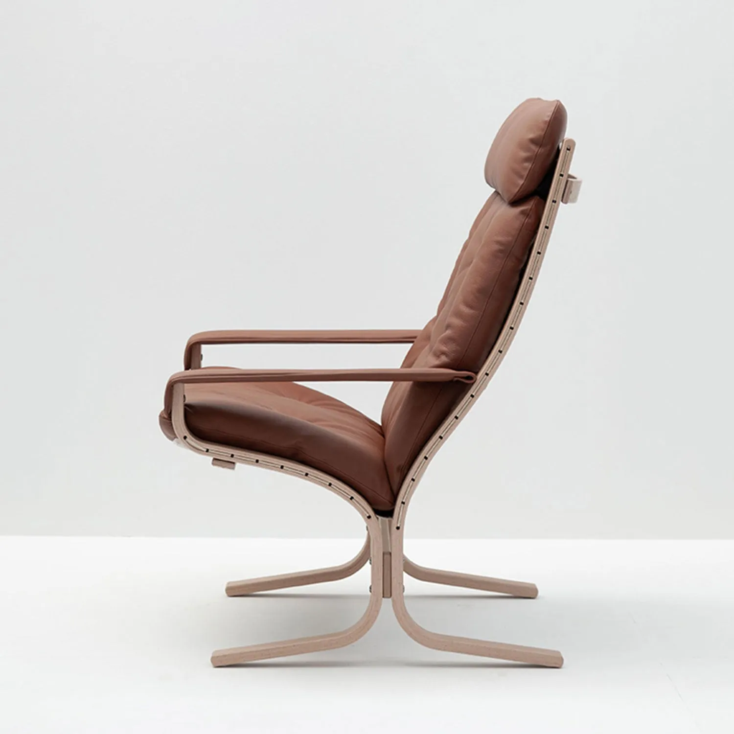 hjelle | siesta classic 301 chair | high back with arms | oak   rustical tan leather