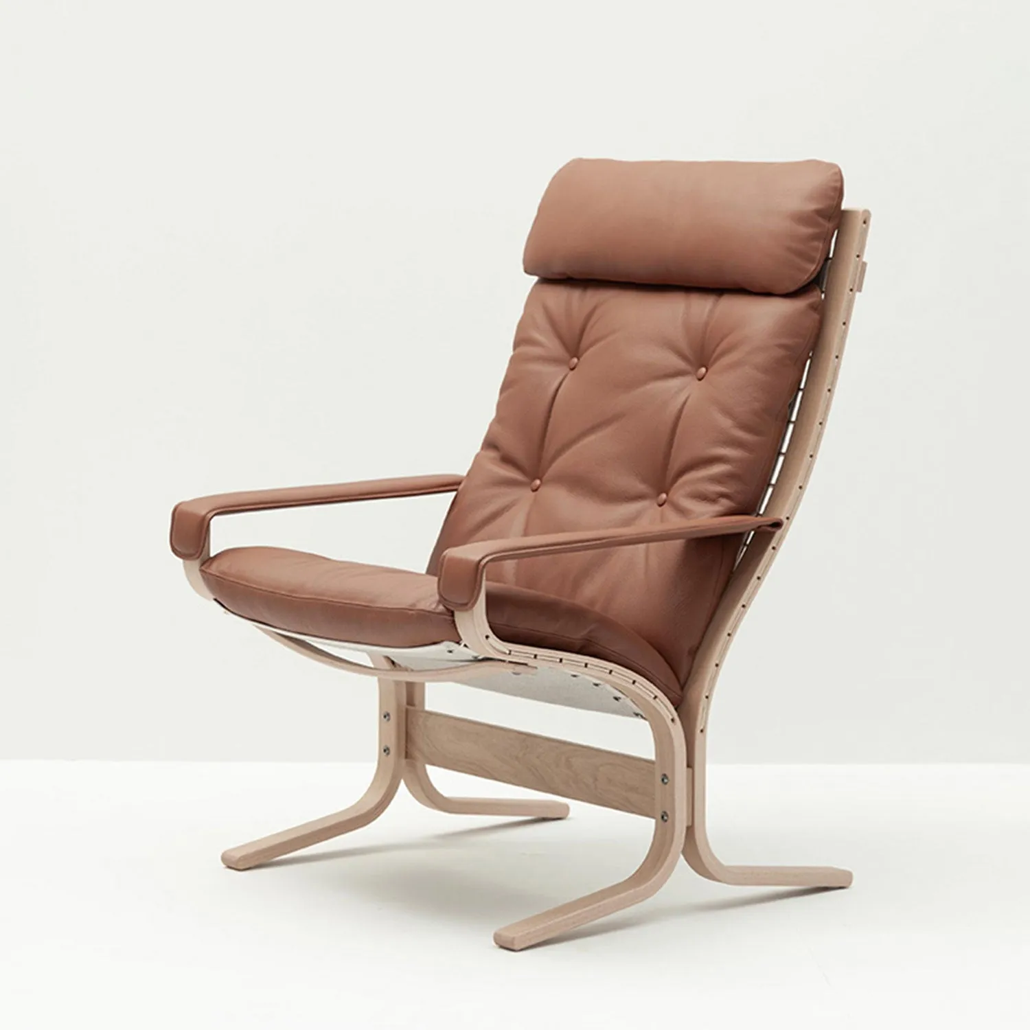 hjelle | siesta classic 301 chair | high back with arms | oak   rustical tan leather