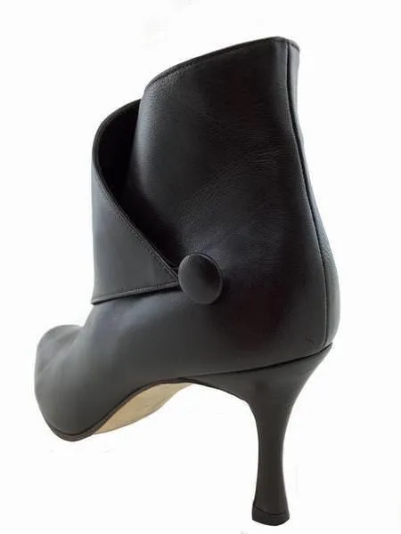 Manolo Blahnik Diaz Leather Ankle Booties Size 8.5